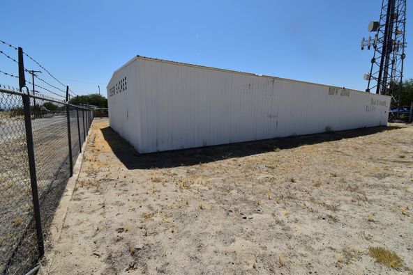 DESERT SHORES COMMERCIAL BUILDING: 3844 Scott Dr, Thermal, CA 92274